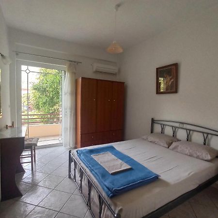 Happy Days Apartment Tiros Bagian luar foto