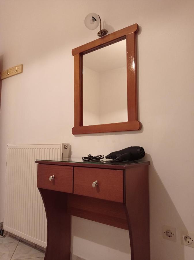 Happy Days Apartment Tiros Bagian luar foto