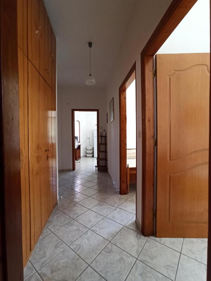 Happy Days Apartment Tiros Bagian luar foto