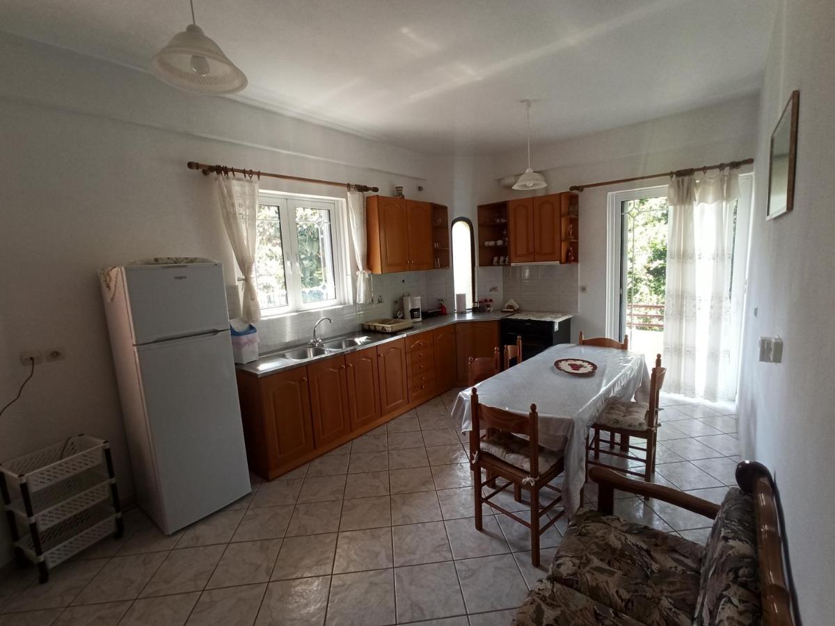 Happy Days Apartment Tiros Bagian luar foto