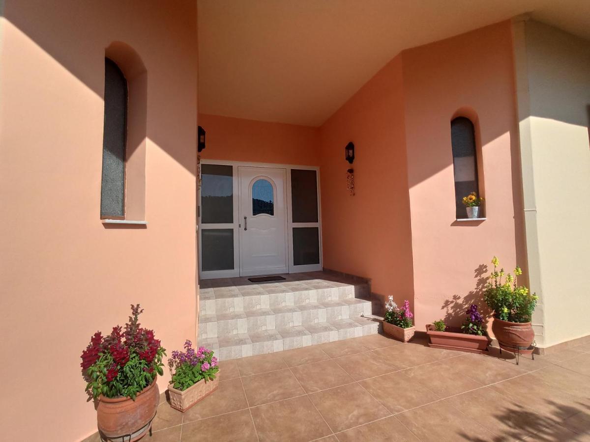 Happy Days Apartment Tiros Bagian luar foto