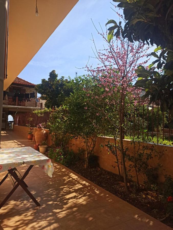 Happy Days Apartment Tiros Bagian luar foto