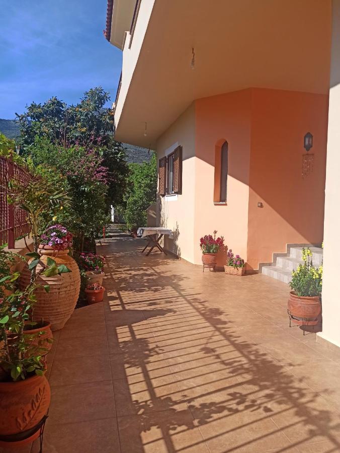 Happy Days Apartment Tiros Bagian luar foto